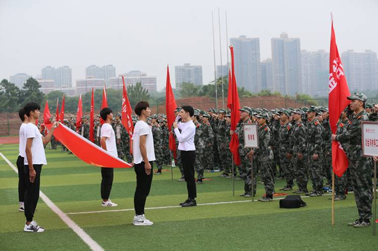 http://news.hut.edu.cn/__local/E/7A/27/28BACC3E5D35101C832612D081F_0C950A29_8862B.jpg