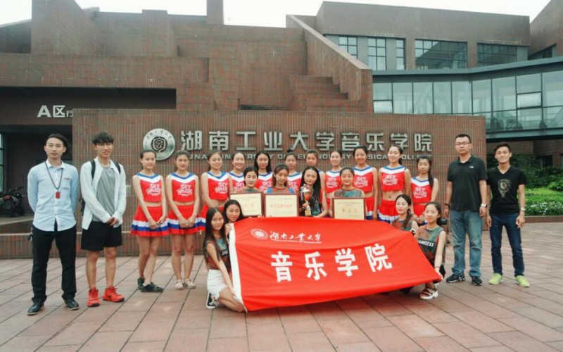 激情炫舞,舞动青春 — — 威廉希尔体育在2016校“激情炫舞啦啦操大赛”中再获荣誉